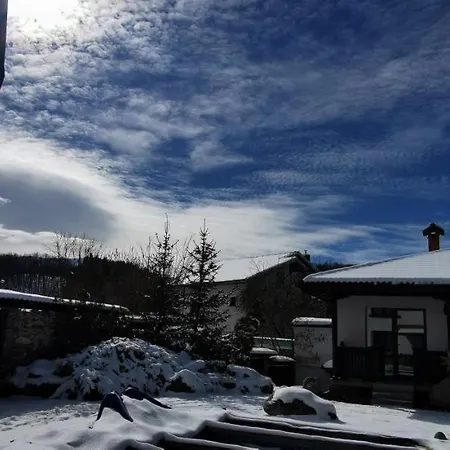 Gæstehus Къща За Гости Бащин Дом Apriltsi (Lovech)