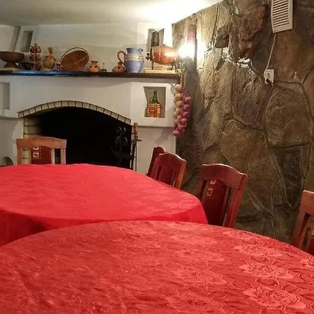 Къща За Гости Бащин Дом Gæstehus Apriltsi (Lovech)